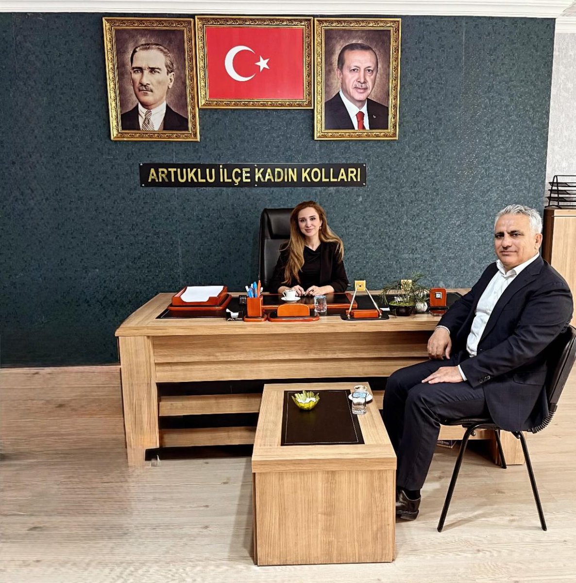 28. Dönem Milletvekili Adayımız Sn. Mehmet SAMSA'nın Kadın Kolları Başkanımız Sn.Av.Kübra Ortaç'a yapmış olduğu ziyaretten dolayı kendisine teşekkür ederiz.
<a href="/tugbaisikercan/">Tuğba IŞIK ERCAN</a>
<a href="/mehmetsamsa4747/">Mehmet Samsa</a>
<a href="/AKKADINGM/">AK Parti Kadın Kolları</a>
<a href="/CaltekinG/">Yavuz Geylani Çaltekin</a>
<a href="/avkubraortac/">Av. Kübra Ortaç</a>
#Mardin #Artuklu