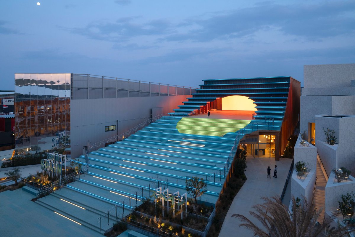 arquitect_viva's tweet photo. El Pabellón de España, diseñado por Néstor Montenegro, Enorme Studio y Smart and Green Design, está inspirado en la corriente de Kuroshio, uno de los grandes secretos de la navegación española durante  siglos, que estableció un canal de enriquecimiento cultural y  comercial con Japón. A partir de esa idea, el Pabellón se presenta como una experiencia que combina el océano y el sol como elementos que conectan ambos países.
@expo2025japan