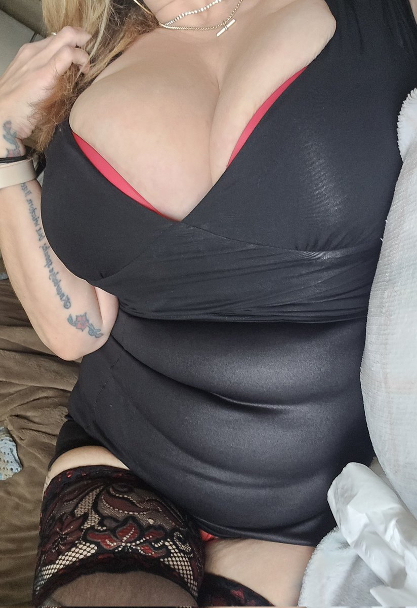 claireasmud73's tweet photo. Happy day ae Titties folks...
Couldnae post this withoot ma fancy new stockings in it tae 😆🤷‍♀️😉 https://t.co/L5GzQZh3mc