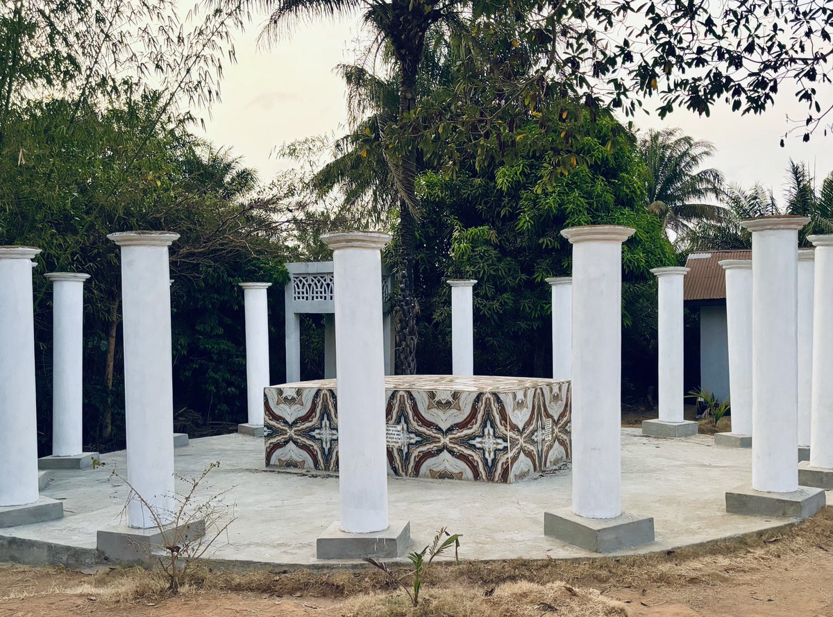 The Civil War Memorial in Lungi - Sierra Leone 

centerformemoryandreparations.org
