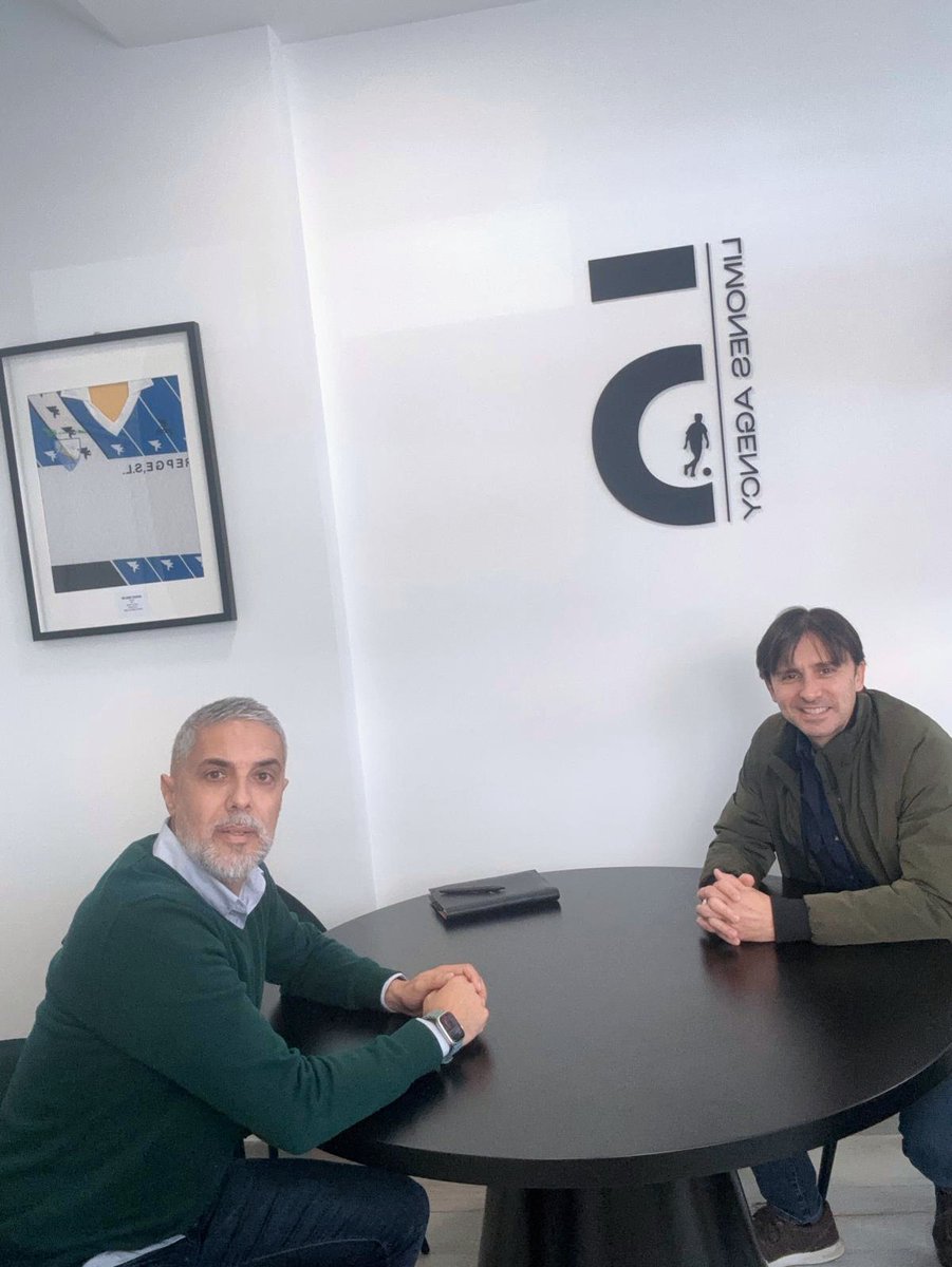 Productiva reunión de trabajo en las oficinas de 𝗟𝗶𝗺𝗼𝗻𝗲𝘀 𝟱 𝗔𝗴𝗲𝗻𝗰𝘆, junto al máximo responsable de la parcela deportiva de <a href="/InterMovistar/">Movistar Inter FS</a>, César Muñoz. 

🔜 Seguimos trabajando y preparando la próxima campaña de todos nuestros representados. 

#Limones5Agencyteam