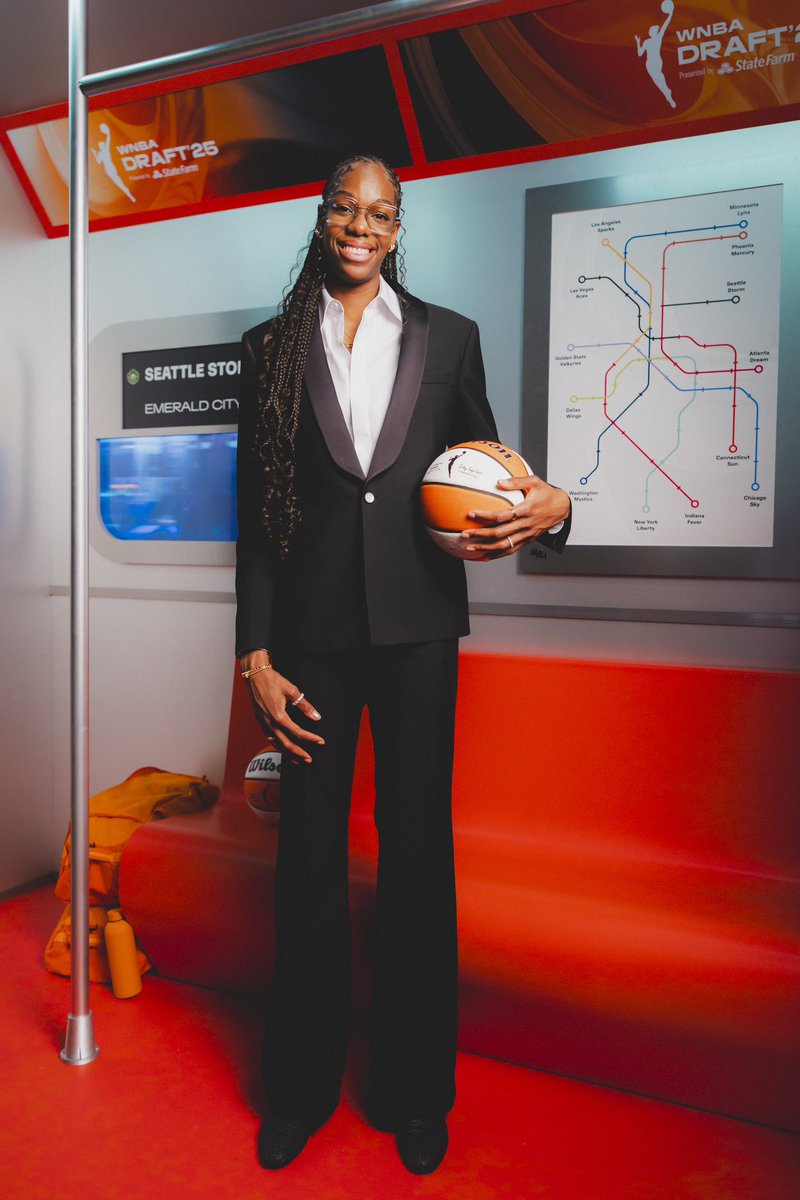 WNBA's tweet photo. Next stop: the WNBA 🚉 https://t.co/z3eNgyIp1d