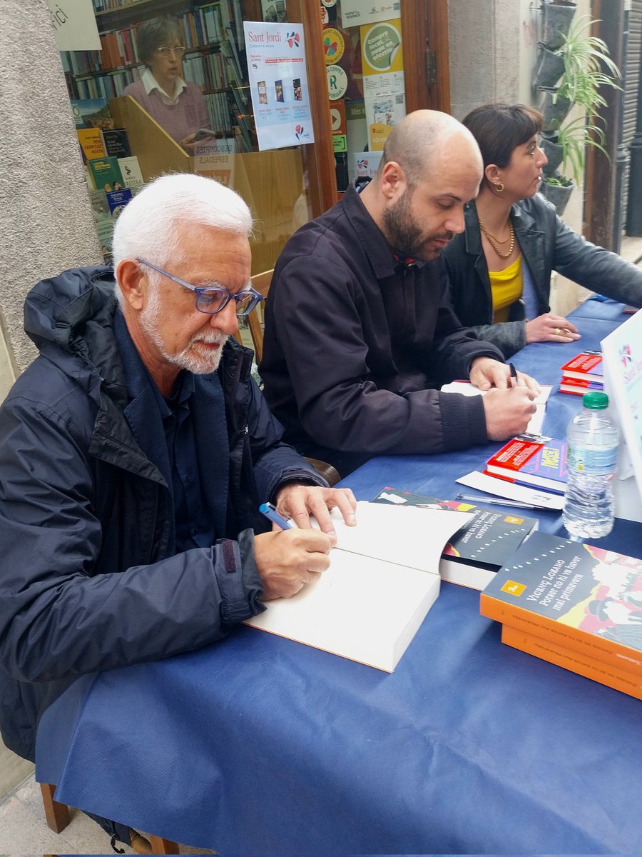 Edicions Proa (@ed_proa) on Twitter photo A <a href="/GaudiLlibreria/">Llibreria Gaudí</a> de Reus, el periodista i historiador <a href="/vicenslozano/">Vicens Lozano</a> signa exemplars de la seva novel·la d'intriga històrica 'Potser no hi va haver mai primavera', sobre el complot contra l'efímera República A <a href="/GaudiLlibreria/">Llibreria Gaudí</a> de Reus, el periodista i historiador <a href="/vicenslozano/">Vicens Lozano</a> signa exemplars de la seva novel·la d'intriga històrica 'Potser no hi va haver mai primavera', sobre el complot contra l'efímera República