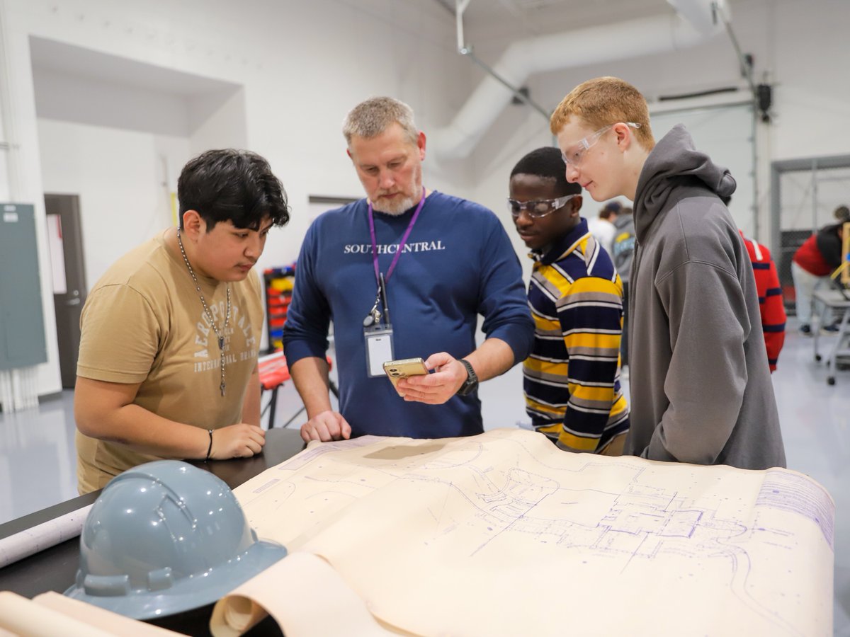 David Loveland, industrial maintenance teacher at BGHS and proud SKYCTC alum, sees firsthand the impact of dual credit:

"I’ve had students save money, earn scholarships, and even become strong candidates for SKYFAME — all thanks to dual credit.”