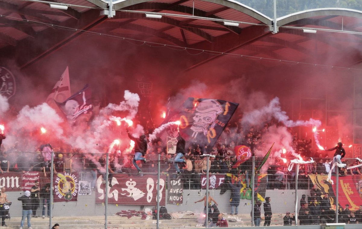 ultras1899_'s tweet image. FC Sion - Servette FC : parcage #ultras #ServetteFC #sectiongrenat #sg88 #LPM #SFC #SIOSFC (13.04.25)