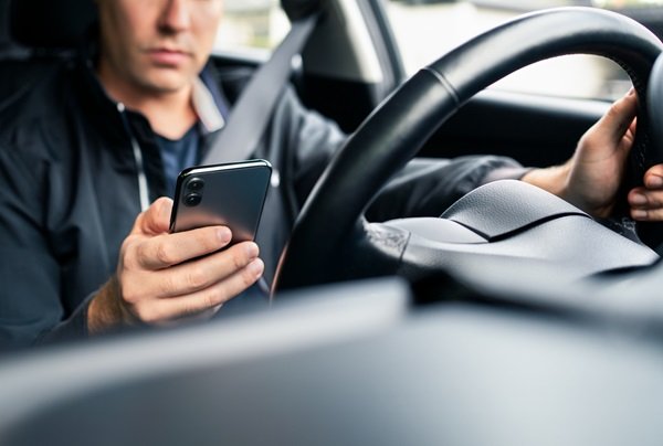 April is Distracted Driving Awareness Month. In Mass., it’s illegal to hold your phone while driving—even at a red light. Violators face fines, safety training, and legal consequences. If you were injured by someone who ignored the law, we can help.

marksalomone.com/posts/massachu…