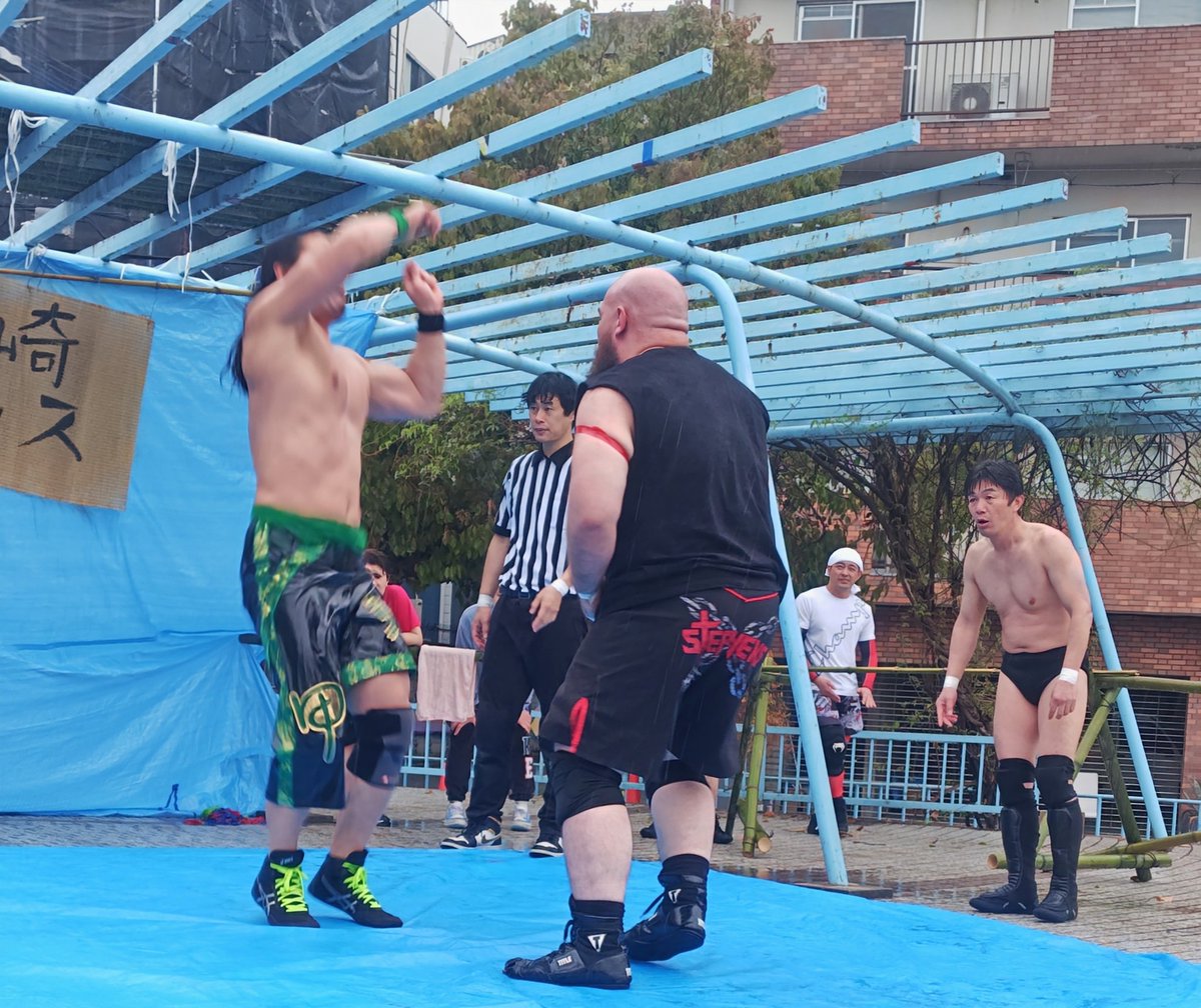 2025 4.13
釜ヶ崎三角公園
釜ヶ崎プロレス
#豊浦雄基 選手
#シドニー昌太スティーブンス 選手
#AVANZAZ A-Z 選手
#すいはんレフェリー 
#釜ヶ崎プロレス