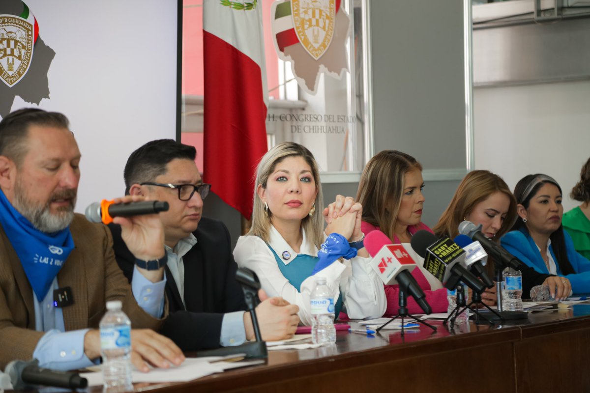 Daniela Alvarez (@ddanielaa) on Twitter photo Seguimos en la defensa de la vida y la familia en el Estado de Chihuahua! El día de hoy acompañé al Grupo Parlamentario del PAN y al Dip <a href="/SoyOlson/">Carlos Olson</a> en la presentación de la iniciativa “dos corazones” 🩵 Seguimos en la defensa de la vida y la familia en el Estado de Chihuahua! El día de hoy acompañé al Grupo Parlamentario del PAN y al Dip <a href="/SoyOlson/">Carlos Olson</a> en la presentación de la iniciativa “dos corazones” 🩵
