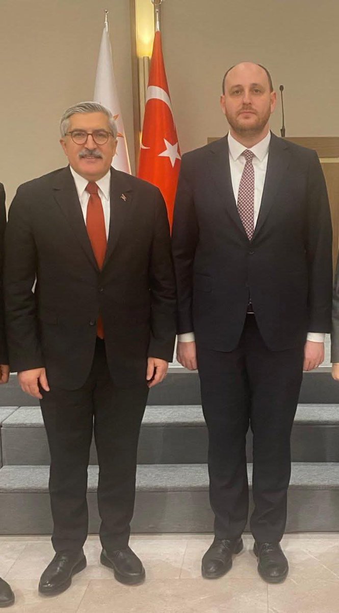 cahitaskar1969's tweet photo. YAYMAN İLE BÜYÜKGÜMÜŞ ELELE.
AK Parti’nin 8'inci Olağan Büyük Kongresi'nin ardından Türkiye genelinde il ilçe ve yönetim kadrolarında da değişime gidiyor.
Arlarında Hatay’ın da bulunduğu yaklaşık 30 ilde; il başkanları ve çok sayıda ilçe başkanları değişecek.
@akpartilhatay https://t.co/qUafuneA2l