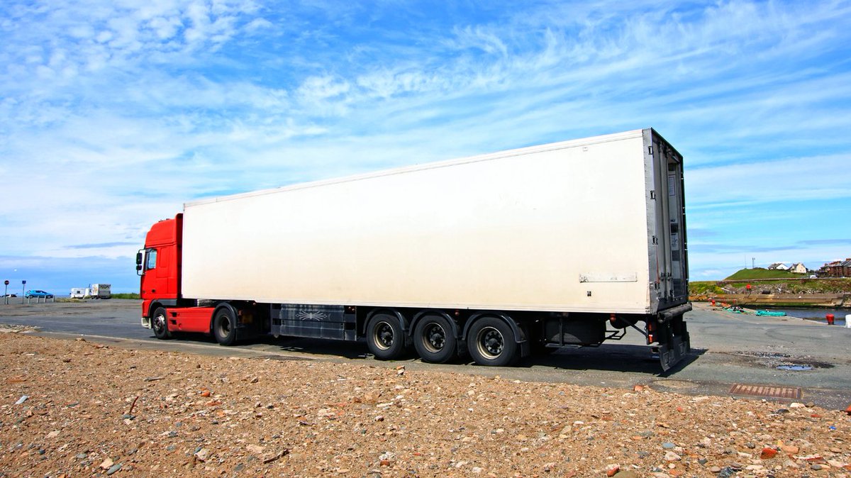 RoadTecLLC's tweet photo. Don’t waste time on trailer troubles! Our trailer repair experts will diagnose and fix the issue promptly. Contact us today, and let us handle the hassle!

#TrailerRepairhttps://t.co/g6s91LchdJ https://t.co/MDv2M68hQI