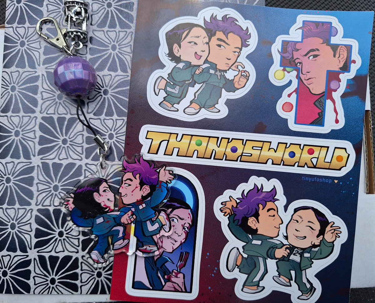 Koi_The_Fishs's tweet image. Got these cuties from @tinyufoboss shop! :D
pictures of both sides of the keychain 💜🖤