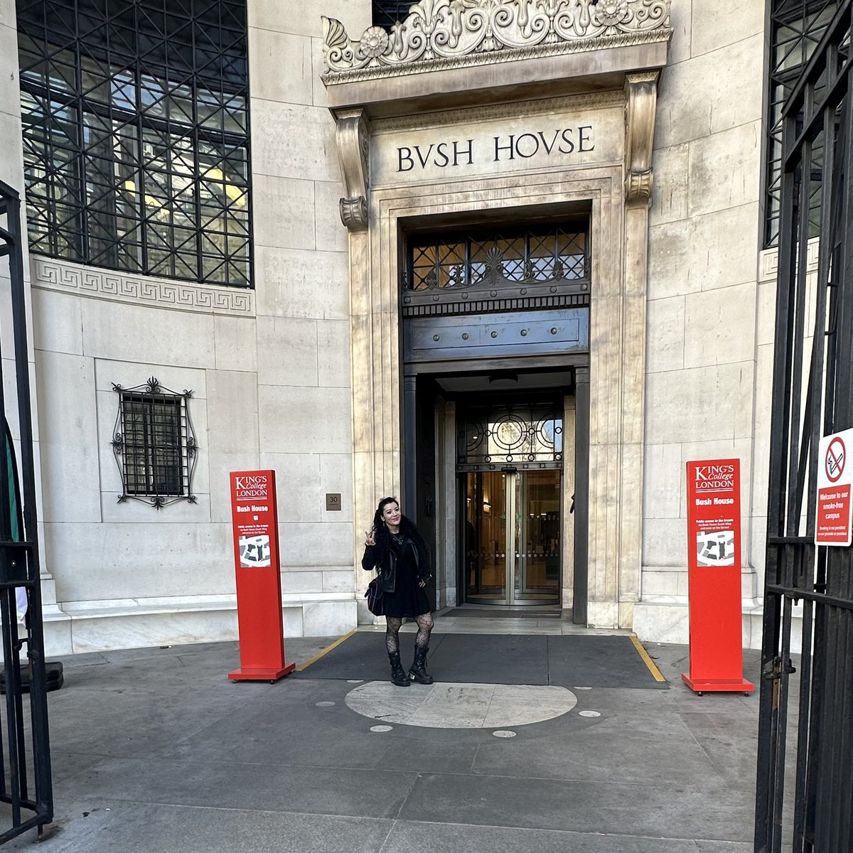 Two weeks ago, I had the pleasure of participating in a fascinating roundtable at King’s College London, where I was invited as an expert on Paganism and esoteric currents.
I talk more about my experience on my newsletter. ➡️ drangelapuca.com

#pagan