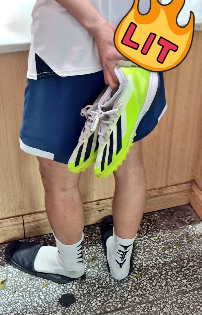 qjj040126's tweet photo. 4500粉预热啦，今日份偷拍~😌
  （奖已经定好了，我思考一下文案🤔） https://t.co/sBB7oynNO4