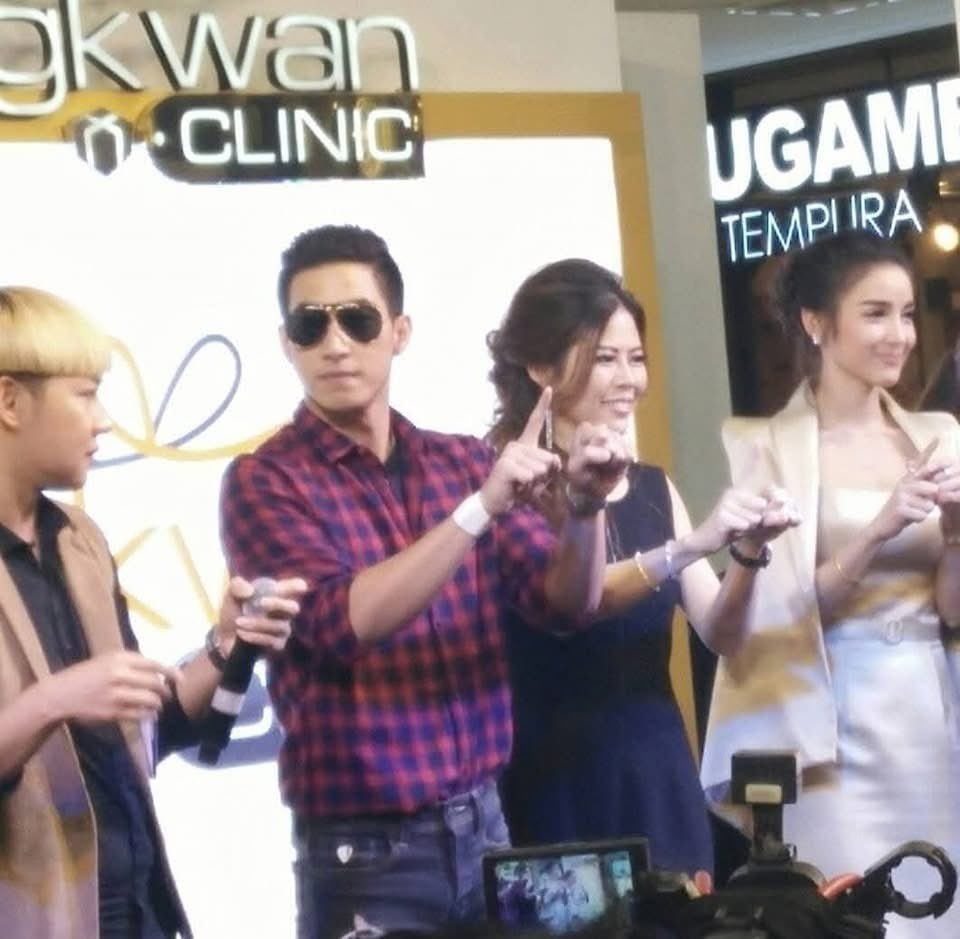 พฤติกรรมในอดีตของ โตโน่ เริ่มผุดออกมาเรื่อยๆ

“ค่าจ้าง 250,000 ได้งานมาสองแสนhere"

- โตโน่ไม่ยอมสัมคู่ ทั้งๆที่อยู่หน้างานแล้ว หนีกลับไปก่อน
- ทิ้งแพทรับมือสื่อ
- ไม่ถ่ายรูปคู่ บอกไม่ได้รับงานเรทคู่
- ไปสัมเหมือนโดนแพททิ้ง โดนแพทหักอก ทำให้ติ่งมาด่าแพท

#โตโน่ #ณิชา #โตโน่ณิชา