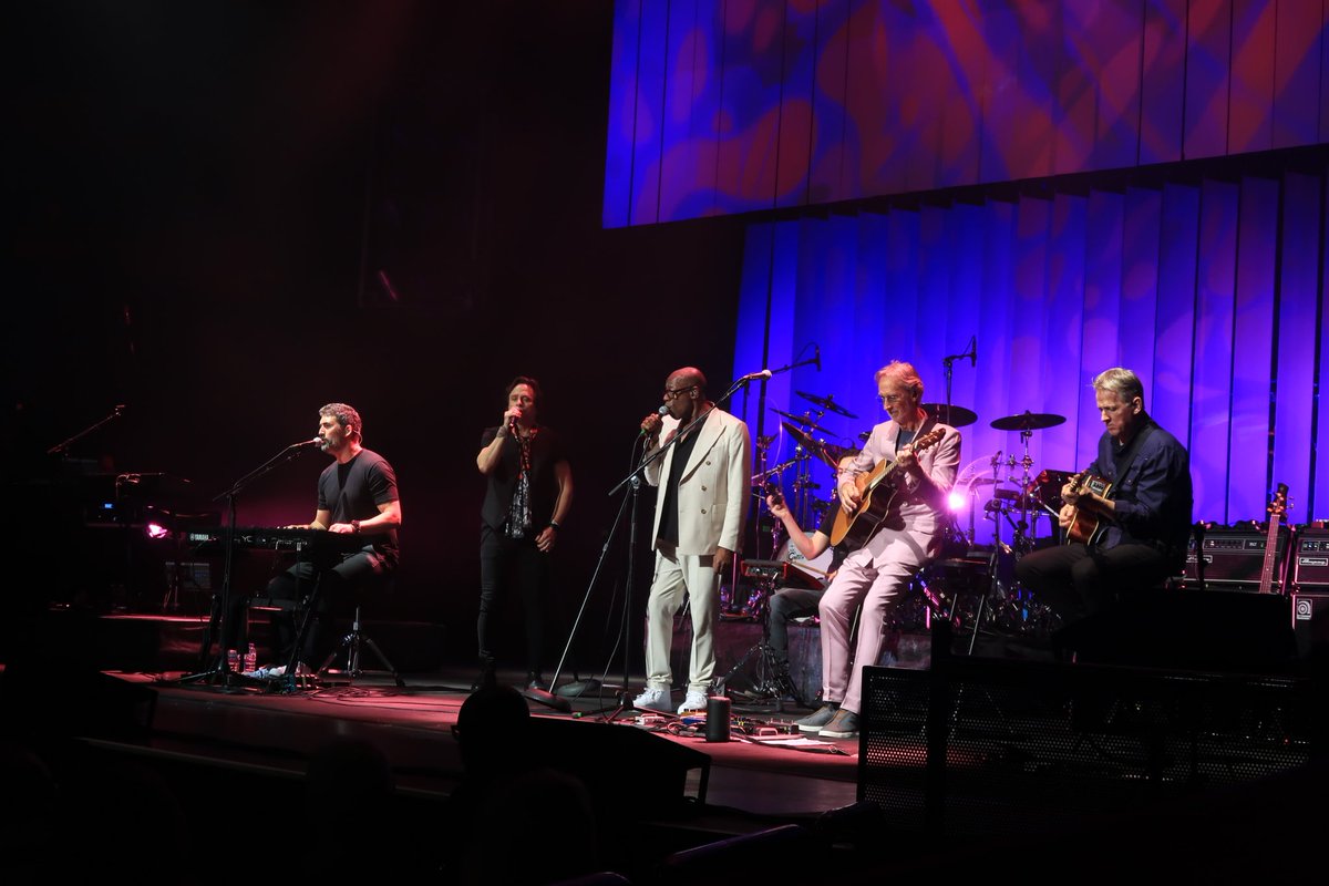 chrissydran's tweet photo. What a fantastic evening at the @RoyalAlbertHall for @officialmatm Great to see them back in London! Amazing as ever!! 🙌❤️ https://t.co/fkwbV8VWnL