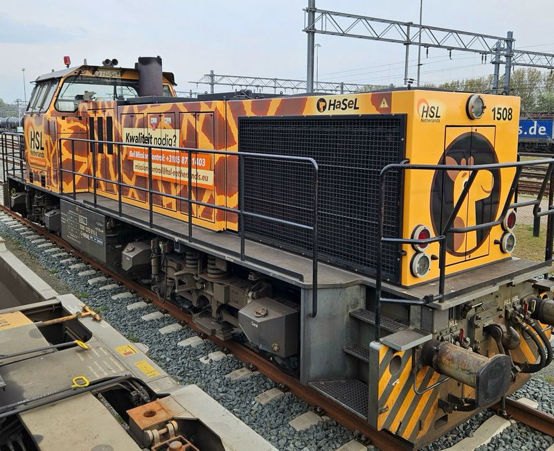 In beeld: Loc HSL 1508 heeft nieuwe (HaSeL) livery gekregen - mp-produktie.nl/2025-04-15_Loc…

#HSL #HaSeL #Goederentreinen #Goederenvervoer #Treinennieuws #Treinleven #Railways #Eisenbahnen