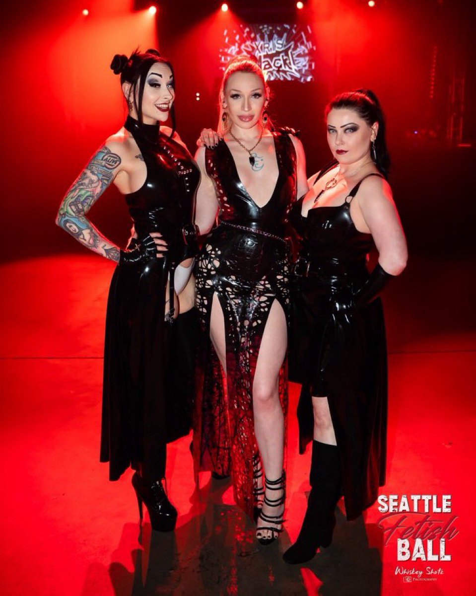 Sometimes you just wish a single night could last forever 🖤🖤🖤
With <a href="/rubyenraylls/">Seattle Dominatrix Ruby Enraylls</a> and <a href="/Satanatrix/">Lady Vī</a> at the Seattle Fetish Ball