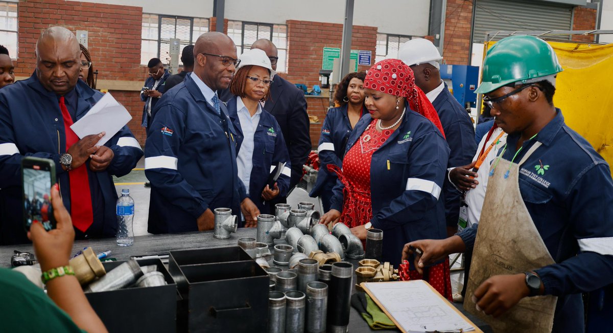 [In Pictures] Oversight Visit Deputy Minister <a href="/DrMimmyGondwe/">Deputy Minister of Higher Education and Training</a> to the Mopani TVET College 
She encouraged the stakeholders to partner with the college and have memorandums of understanding with a focus on the absorption of the college students after their training.
#TVETs