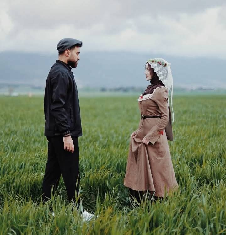 "ولقد بلغتِ مِنَ الجمالِ تمامهُ 
حتى رأيتُ بكِ العيوبُ محاسنَ."♡⁩