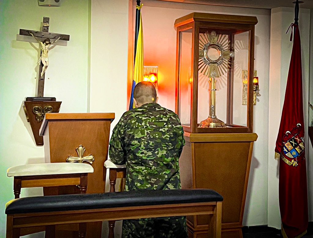 ejercito_COPER's tweet photo. 🚨NUEVA NOTICIA EN PÁGINA WEB COPER
Las familias militares se unen para celebrar con fe la #SemanaSanta Durante esta significativa época del año, los Centros de Familia #CEFAM desplegados en las diferentes unidades militares del país liderarán jornadas litúrgicas, eucaristías, actividades simbólicas dirigidas a los niños y espacios de acompañamiento espiritual, permitiendo a soldados y seres queridos vivan el profundo sentido de esta celebración en comunidad.
🔗👉🏼Conoce cómo la Semana Santa se convierte en un escenario de unión espiritual y familiar para nuestra institución: https://t.co/IozNo1F23E