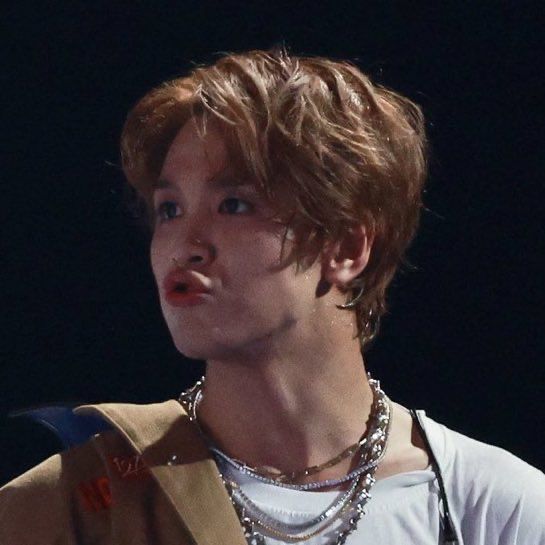 thinkofhc's tweet image. thinking about this haechan