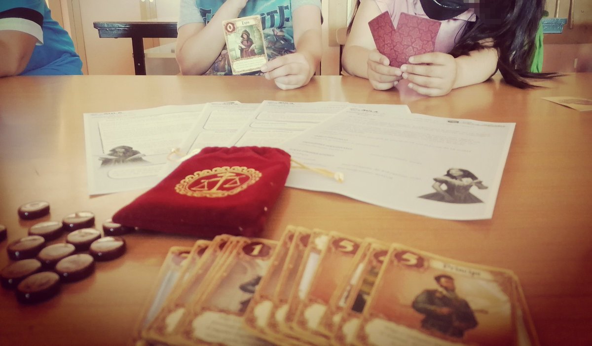 llume38's tweet photo. @DevirIberia @ScriboEditorial @HABA_es @LudiloJuegos @falomirjuegos @rtve @Cifras_Y_Letras (4/4) Taller de Los Guardianes del Duero (CCNN y CCSS)
✅ 1r ciclo
#ElReyDeLosDados de @DevirIberia
✅ 2° ciclo #LoveLetter @Asmodee_es
✅ 3r ciclo #HolyPoly https://t.co/sdpujdgmaU