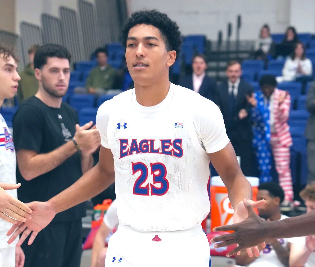 American forward Greg Jones has entered the Transfer Portal <a href="/On3sports/">On3</a> has learned

The 6-6 sophomore, originally from Alexandria, Virginia, averaged 10.3 points on 43.8% 3P this season.

on3.com/transfer-porta…