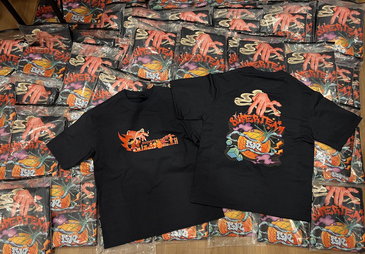 sunnyteehee tweet media