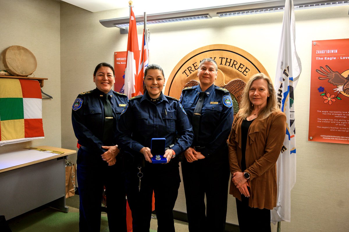 T3PS_Official's tweet image. Chief Gervais, Deputy Chief Rupert &amp;amp; Director Gagné congratulated Sgt. Alicia McCready on 22 years of service. “The excitement of this profession continues to inspire me... the sky is the limit.” – Sgt. McCready 💙 #T3PS #22YearsStrong #Miigwetch