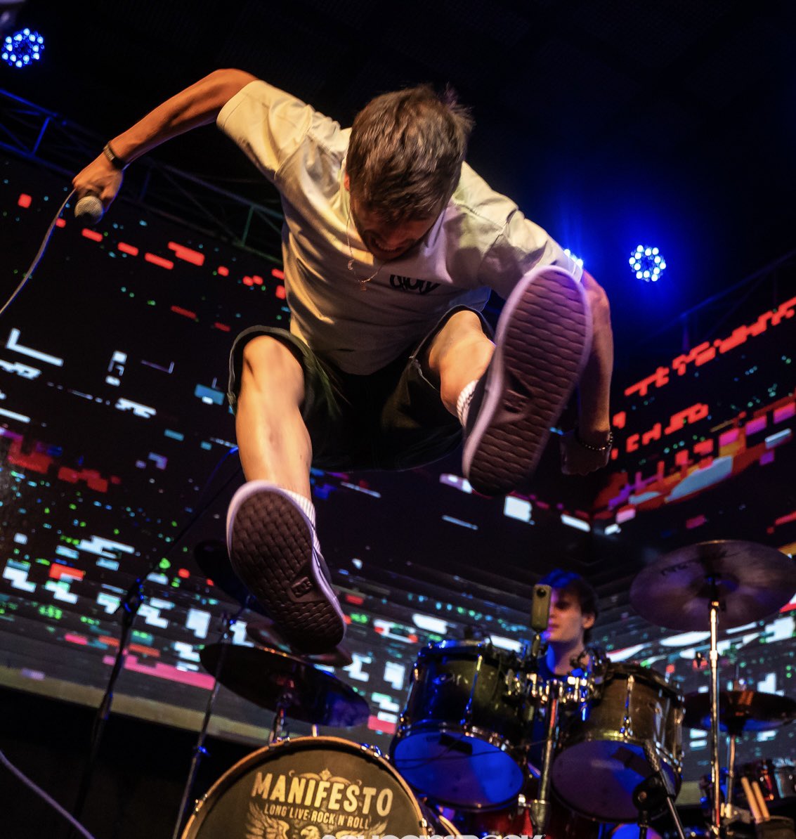 henrique_loreal's tweet photo. Chega com ATITUDE q as coisas acontecem
#punkrock #punkshow https://t.co/UgeITnh1DD
