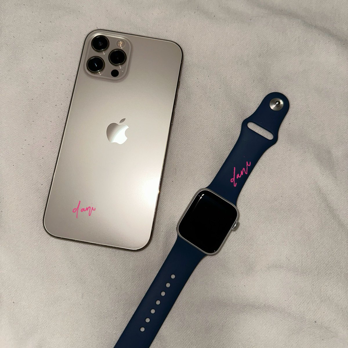 ldhckart's tweet photo. wts lfb ph 
– iphone 12 pro max  &amp; apple watch se 

— ₱23k , ₱7k 

!  check pics for more deets

can be sold separately 

dm for inquiries :)

- taguig city ! https://t.co/DHXA4Hlcod