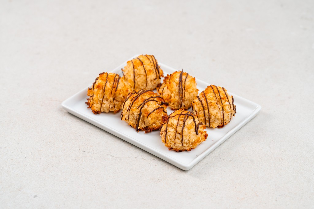Add a sweet finish to your Seder!

Our Traditional and Chocolate Coconut Macaroons are the perfect Passover treat.⁠
⁠
Pre-order now through April 19: l8r.it/gfW5