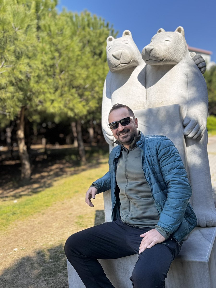 kivancsimo's tweet photo. Aslında kimse istediği hayatı yaşamıyor. Sen bakma kuşların havasına, onlar da keyfinden uçmuyor. Yaşamak için çırpınıyorlar.  @sezenaksu  👌😎 https://t.co/SO6LqPlMy9