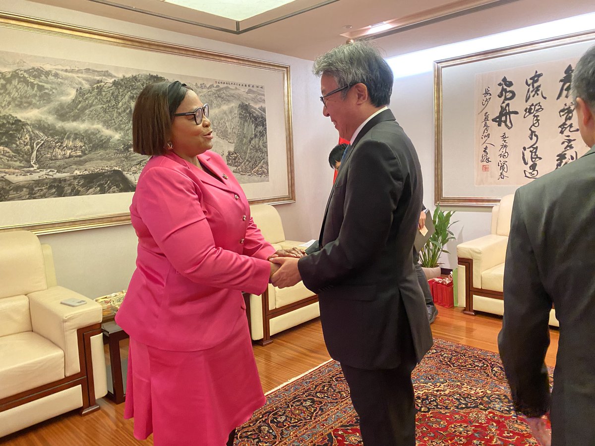 nomvulamoko_'s tweet image. Today we had the opportunity to meet with the Chinese and Russian Ambassadors to deliberate on global issues and upcoming events.

#Anc113
#ANCatWork