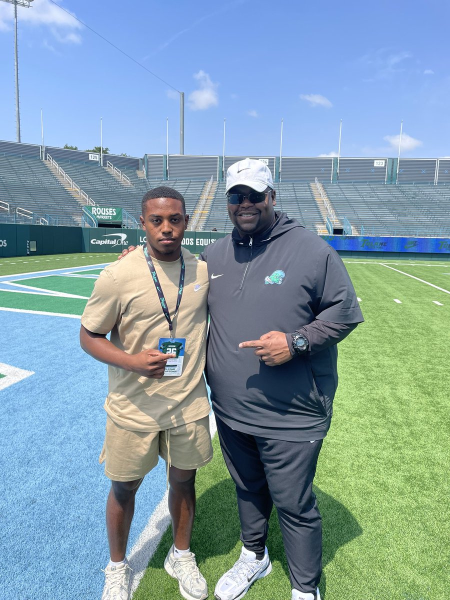 RCausey78542's tweet image. Amazing visit today and the University of Tulane. Thank you for having me @coachbhays and @Coach_TKelley can’t wait to be back.
@CoachSchexTU @MacCorleone74 @LawrencHopkins @TrippSumrall @CoachCausey66 @TDurr92