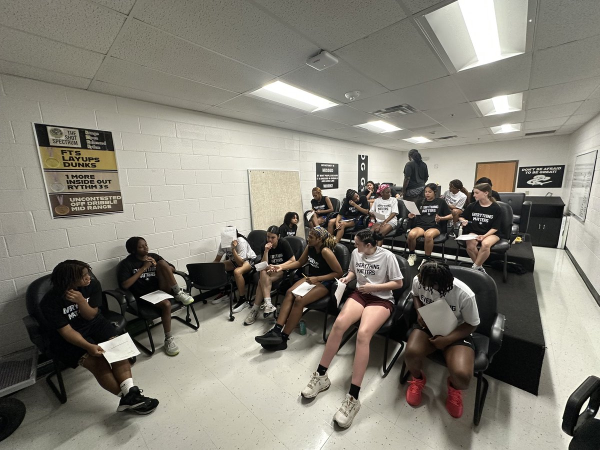 RoyseCityGBB's tweet image. 🌟 Character Lesson Monday 🌟 (a day late…)

Great lesson about character vs. talent. 

Where does your character limit you? Finding our areas of growth and learning how to work through them! 💛🏀🖤
#family #oneRC #everythingmatters #CMTLA