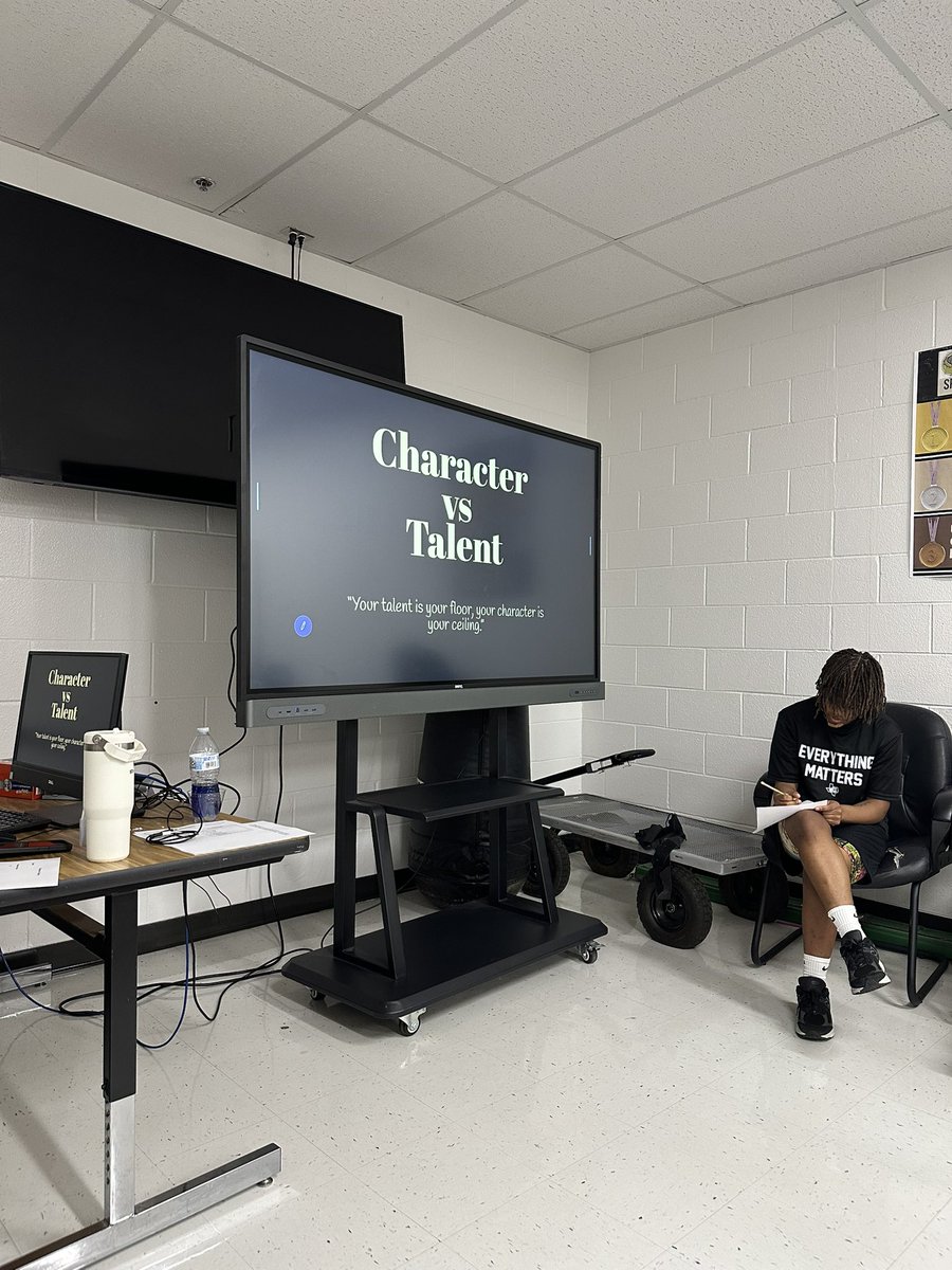 RoyseCityGBB's tweet image. 🌟 Character Lesson Monday 🌟 (a day late…)

Great lesson about character vs. talent. 

Where does your character limit you? Finding our areas of growth and learning how to work through them! 💛🏀🖤
#family #oneRC #everythingmatters #CMTLA