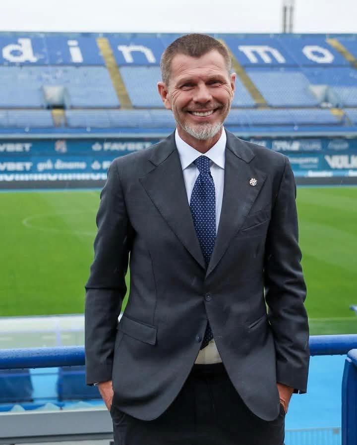 🇭🇷🇭🇷🇭🇷🇭🇷🇭🇷🇭🇷
I am a Hajdukovac through and through, but to see Dinamo with this man in charge warms my heart. 

My nogometni idol. 

Welcome back, Zvone.