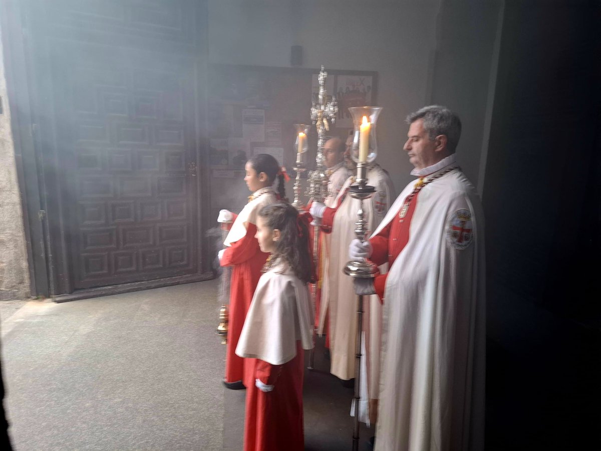 Nubes de incienso en la apertura de las puertas de San Andrés, estas son las únicas nubes que queremos los cofrades <a href="/DespojadoVA/">Despojado Valladolid</a>