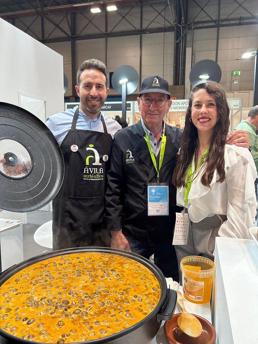 ¡Así vivimos el @salongourmetsg 2025! 🐌💚
Una ventana muy importante para dar a conocer nuestro producto de la mano de <a href="/Avilaautentica1/">Ávila Auténtica.</a>.

Gracias a todos los que nos visitasteis ¡Sumamos otra experiencia única!

#SalonGourmets2025 #CaracolesDeGredos