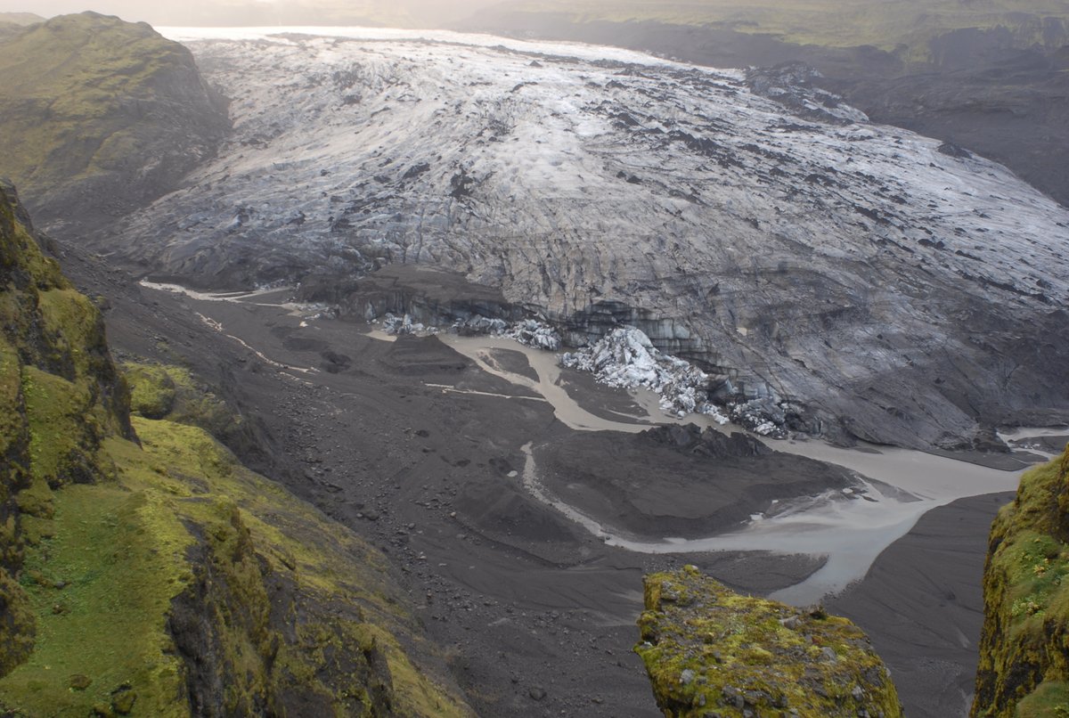 NSIDC's tweet photo. From 2007 to 2022, renowned photographer James Balog relentlessly documented glacial change around the world through the Extreme Ice Survey. NSIDC holds a collection of 1.5 million images from this project. Get images: https://t.co/P3kT7abvxu https://t.co/XEm9WlhEZj