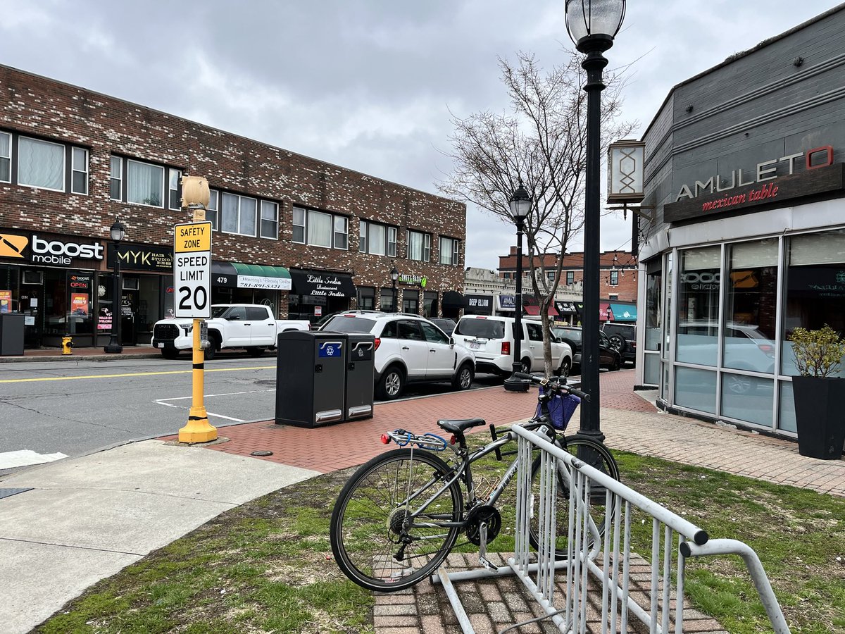 BikeWaltham's tweet photo. #30daysofbiking

Thankful for private businesses in Waltham that offer bike racks, while we continue to wait for City of Waltham to install bike racks on Moody and Main Streets. https://t.co/gIOsrSmuWn