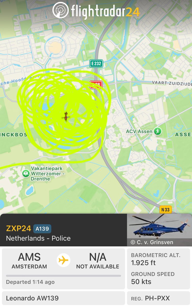 thomvdveldt's tweet image. De politiehelikopter die al enige tijd rondcirkelt boven #Assen, is momenteel de meest bekeken vlucht op Flightradar. Ruim 2.000 mensen volgen de helikopter. De politie is bezig met een zoekactie, de politiehelikopter assisteert deze zoekactie vanuit de lucht.