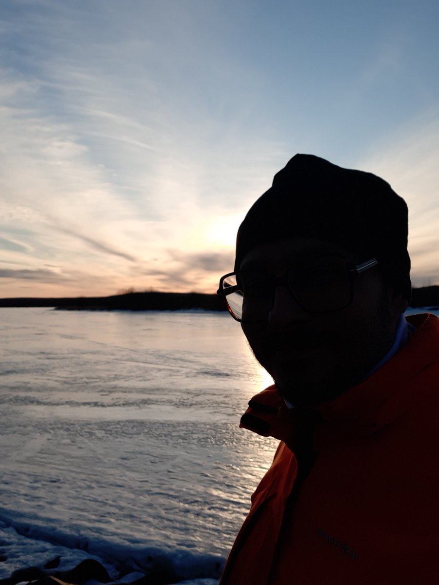 HakaLasse's tweet photo. Ihminen elää luonnosta ja kulttuurista. Vähän täytyy toki saada ruokaakin ostettua, niin sopivasti töitäkin on syytä tehdä.
Toi näyttävä gobeliini on muuten ollut muinoin isälläni rekan hytissä, kun ei ihan ihmeesti kai ollut eristeitä ennen niissäkään.
#Gobeliini https://t.co/Im8KVJmth0