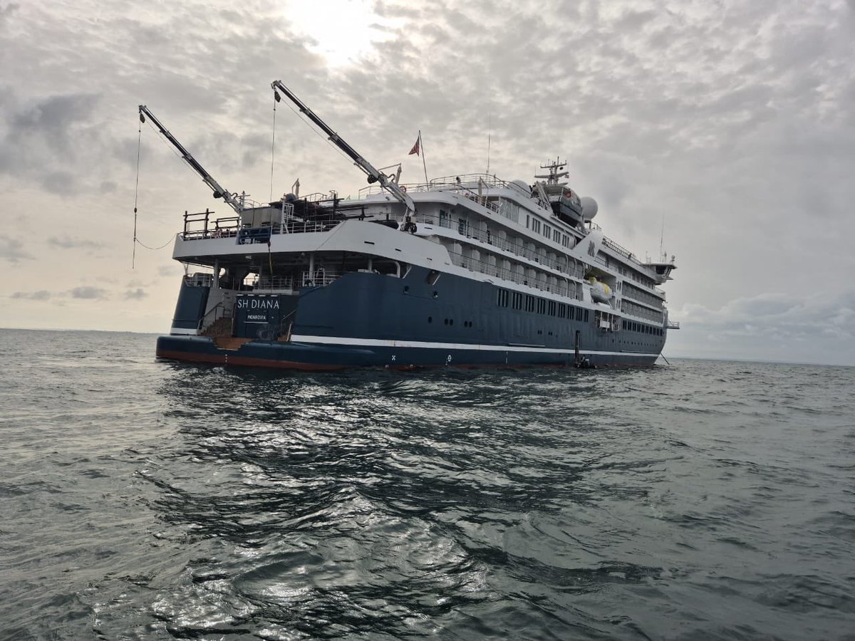 Hemos recibido esta mañana en la isla de #Corisco al crucero de lujo SH Diana, que mañana hará escala en la isla de #Bioko. Se trata de un acontecimiento histórico y sin precedentes para #GuineaEcuatorial, que marca un punto de inflexión en el posicionamiento turístico de nuestro