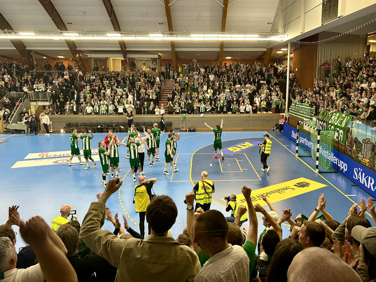 ✅ SEGER! Bajen tar hem semi 2 efter 35-27 (12-13) mot Helsingborg 💪 Ett slutsålt ”Jerka” kokade🌡️  Boka supporterbuss på annandag påsk👇

hammarbyhandboll.propublik.se/helsingborgbor…

#bajen #ekenlaget #handbollsligan