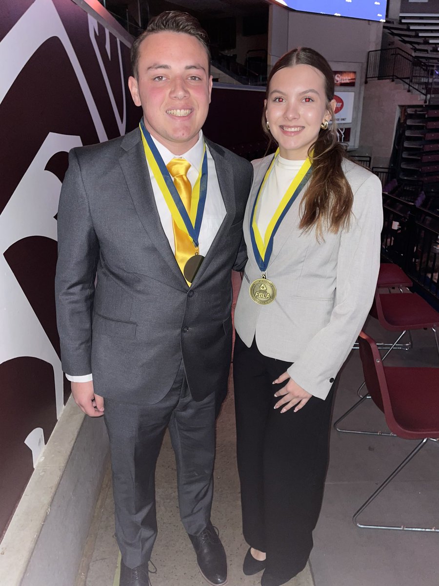 Congrats to Brooklyn Harvey &amp; Colin Smith🎉
Top 10 at State!🏅
9th Place- Visual Design🏆