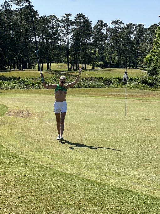 Watch Holly Hotwife Top 0.06%'s leaked NSFW photo on TwXstars