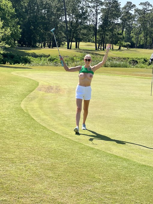 Watch Holly Hotwife Top 0.06%'s leaked NSFW photo on TwXstars