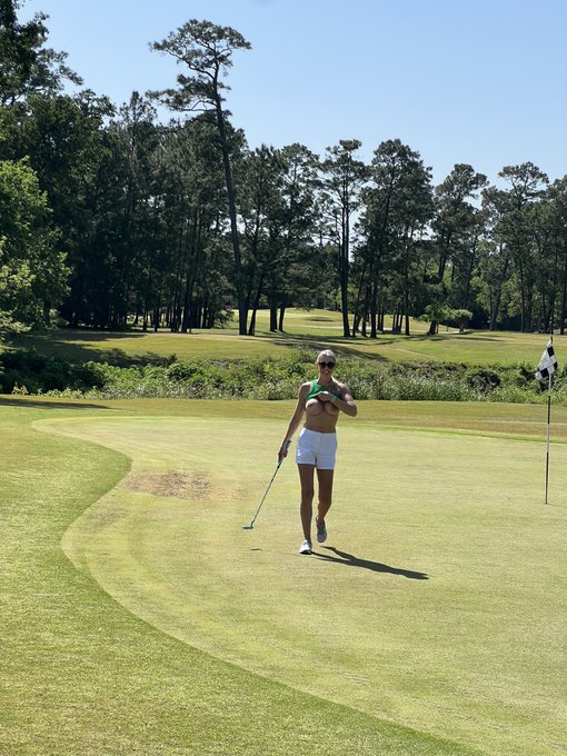 Watch Holly Hotwife Top 0.06%'s leaked NSFW photo on TwXstars